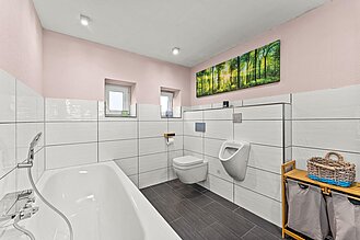 Surheide - Charmante Doppelhaushälfte mit Nebengelass und großem Grundstück - Badezimmer