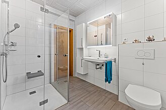 Otterndorf - Ein- bis Zweifamilienhaus in der Nähe der Elbemündung - Duschbad Erdgeschoss