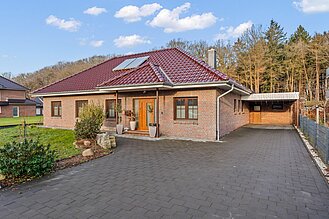 Beverstedt - Moderner Winkelbungalow in ländlicher Lage mit Außbaupotenzial - Frontansicht