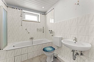 Klushof - Solide 3-Zimmereigentumswohnung in zentraler Lage - Badezimmer