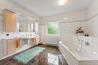 Beverstedt - Repräsentativer Winkelbungalow in ruhiger Wohnlage – ein Zuhause zum Wohlfühlen - Badezimmer