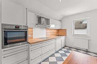Loxstedt - Lichtdurchflutete 3-Zimmer-Maisonettewohnung im Ortszentrum - Küche