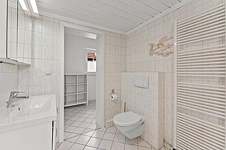 Schiffdorf - Modernisiertes Einfamilienhaus mit zusätzlichem Bauland - Duschbad