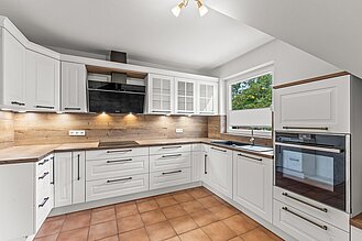 Schiffdorf - Modernisiertes Einfamilienhaus mit zusätzlichem Bauland - Küche