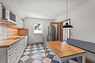 Loxstedt - Lichtdurchflutete 3-Zimmer-Maisonettewohnung im Ortszentrum - Küche